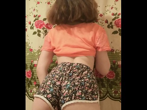 ❤️ سيڪسي نوجوان بيبي پنهنجي شارٽس کي ڪئميرا تي هٽائيندي ️❌ ❌❤