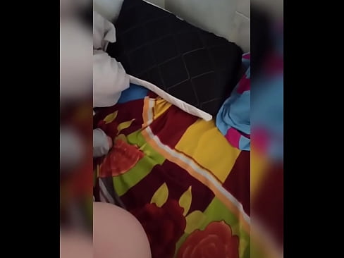 ❤️ منهنجي روم ميٽ گهر ۾ اڪيلي رهي ٿي ڇاڪاڻ ته هن جو مڙس موڪلن تي وڃي ٿو ۽ مان موقعو وٺان ٿو ته هن کي چوسان ۽ هن جي گدا کي کير سان ڀريان. ️❌ ❌❤